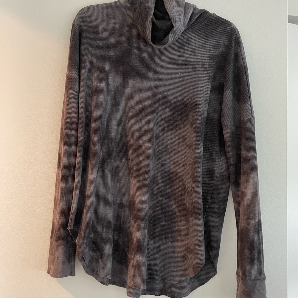 Gray Tie-Dye Long Sleeve Turtleneck